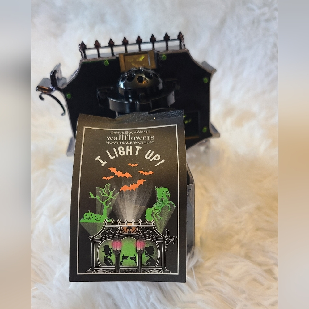 Bath & Body Works Halloween Creepy Carriage Wallflower - Picture 3 of 3